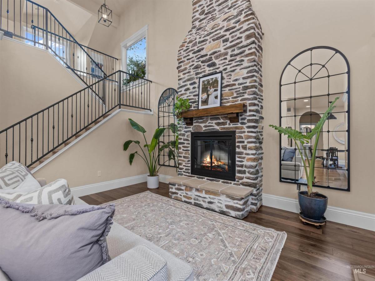 MLS #98971402 image #0