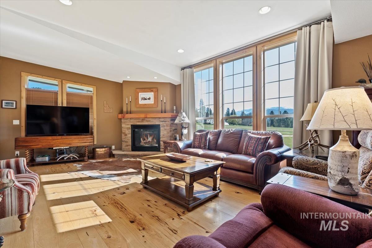 MLS #98976384 image #0