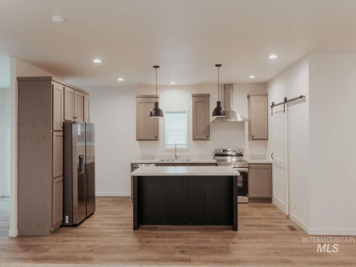 MLS #98979003 image #0