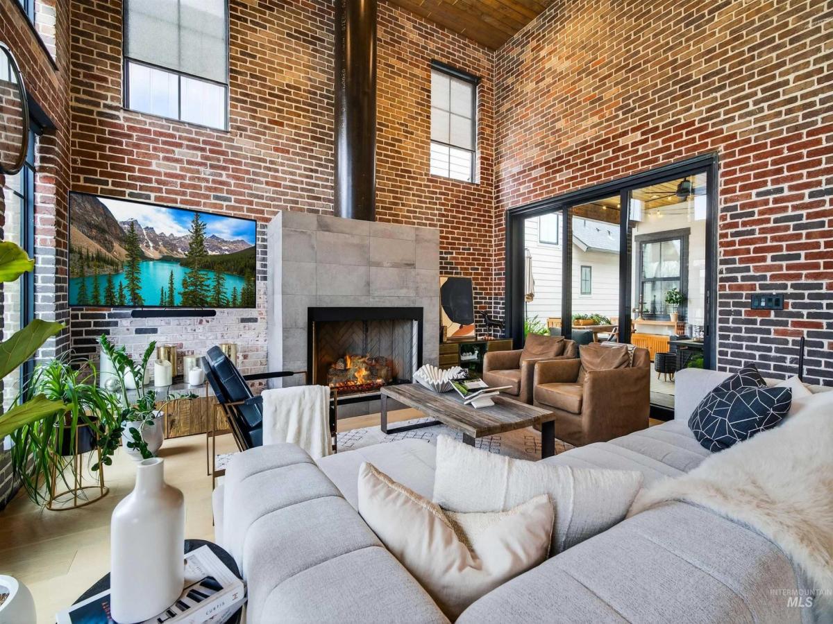 MLS #98981262 image #0