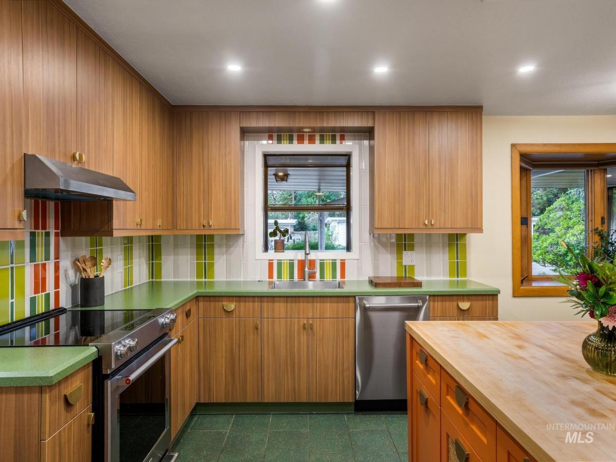 MLS #98988119 image #0